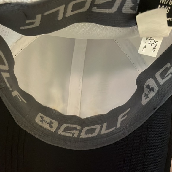 In EUC Under Armour golf ⛳️ hat 🧢 - Picture 5 of 6